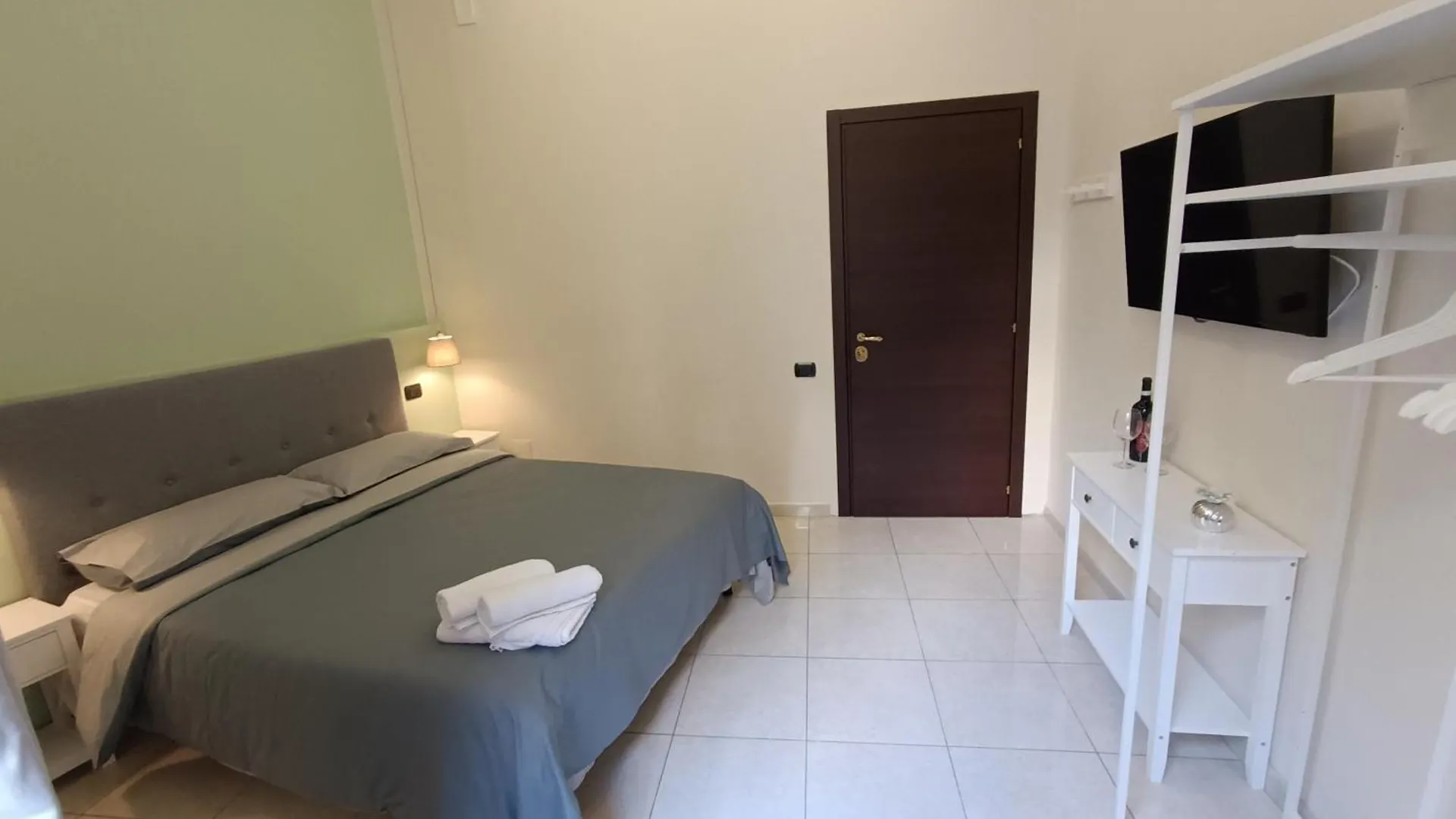 Bed & Breakfast Residenza Geri - Suite And Home Napoli Centro Italy