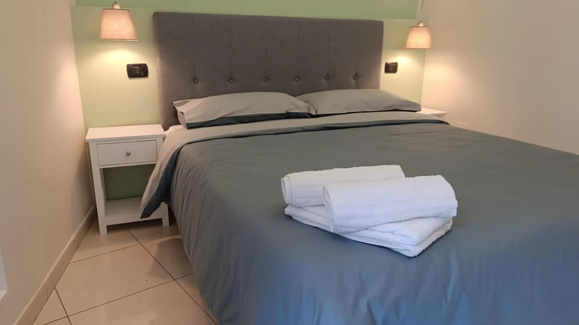 Residenza Geri - Suite And Home Napoli Centro 0*, Naples Italy